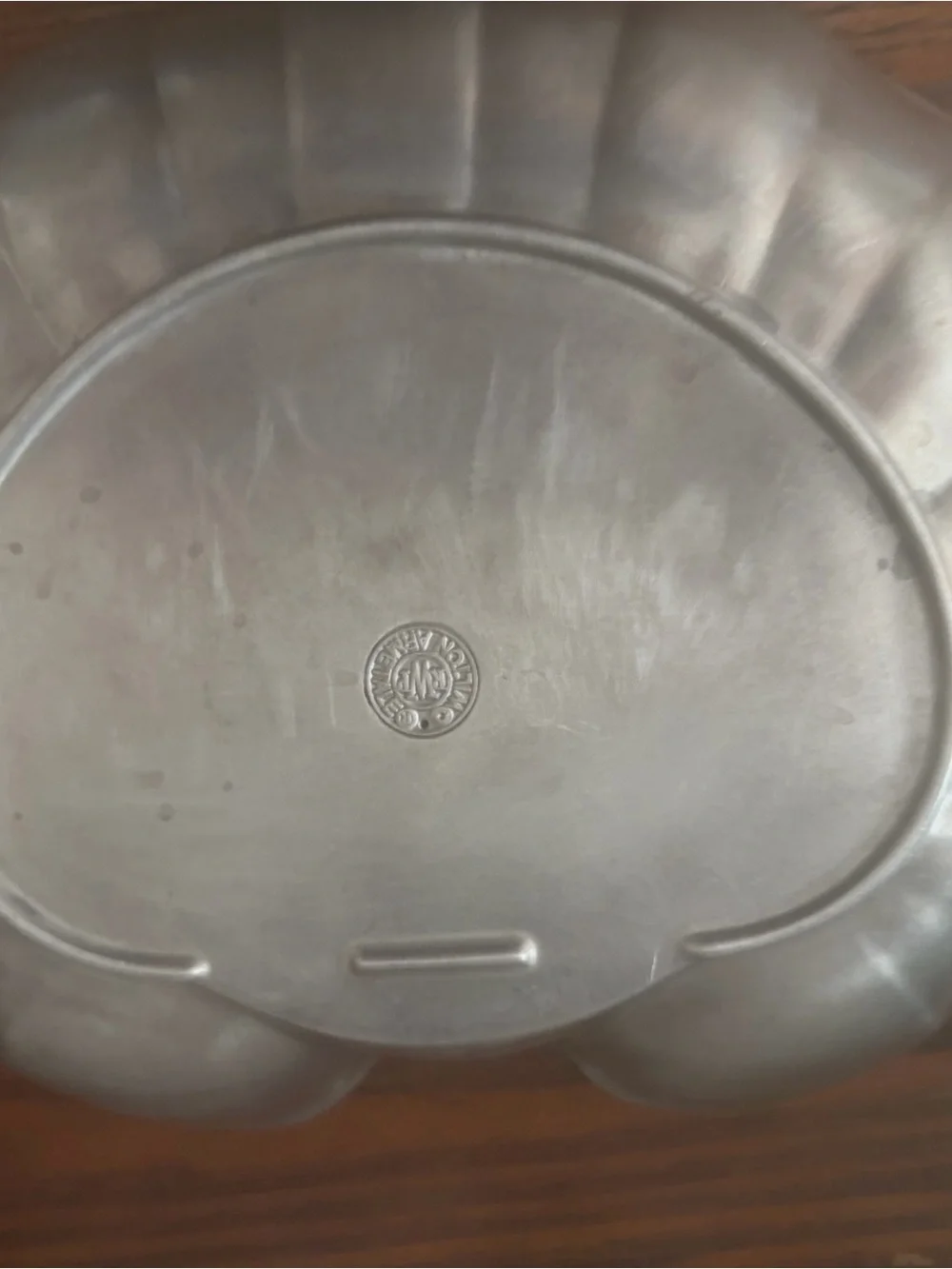 Vintage Wilton armetele fluted scallop shell serving bowl polished pewter style